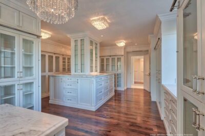 walk-in-closet