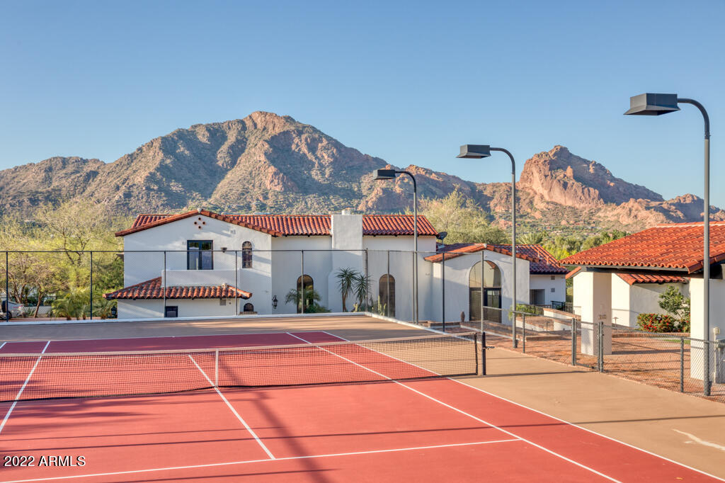 5730 E Joshua Tree Ln Paradise Valley AZ 85253-3444