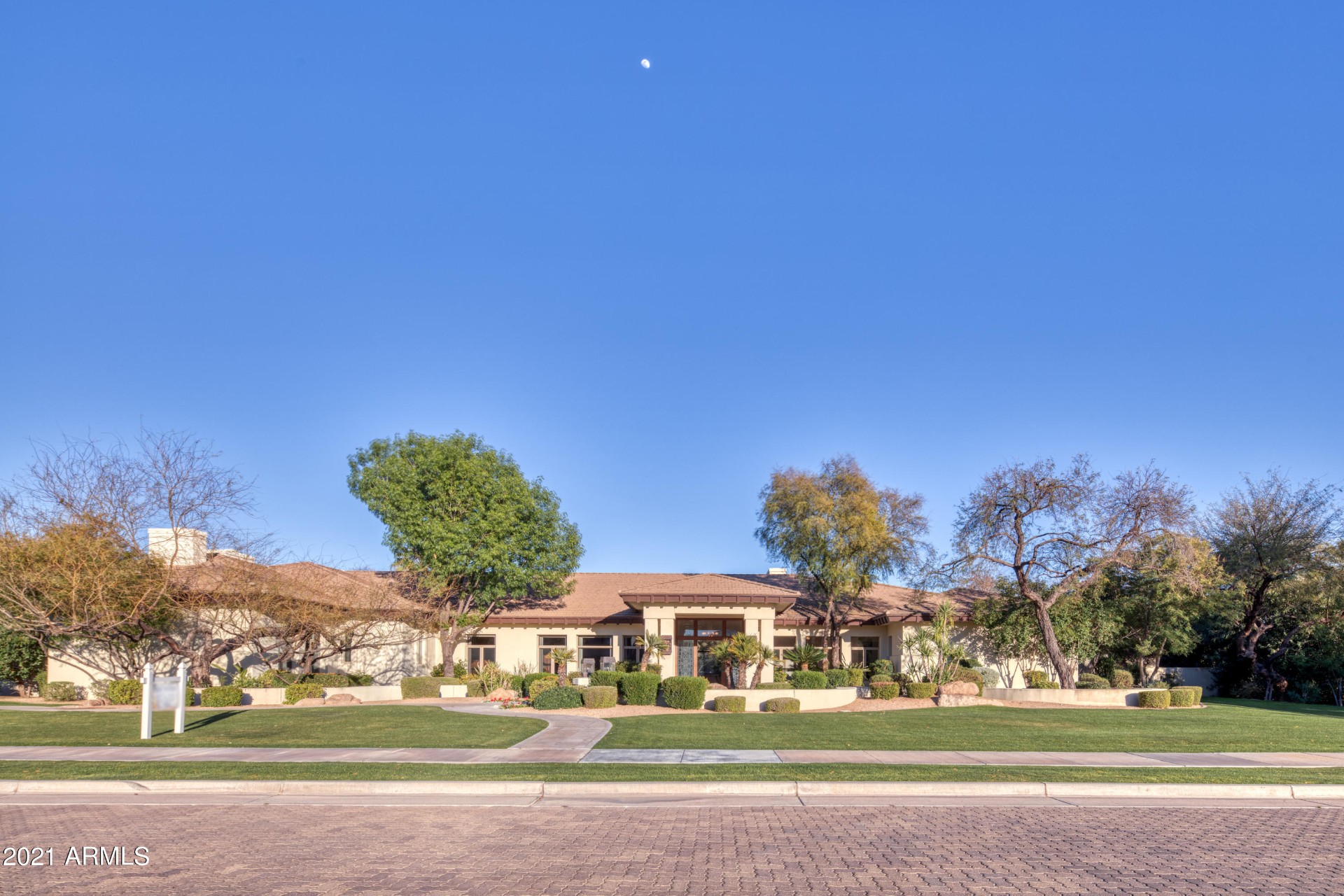 8401 N El Maro Circle Paradise Valley AZ 85253-2660